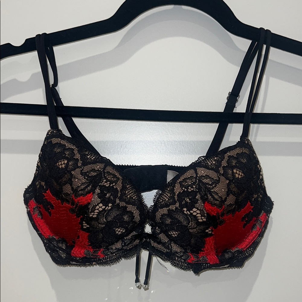 Victoria’s Secret push-up lace bra